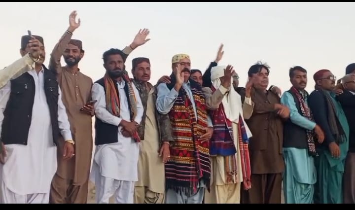 تاریخی مقام بھنبھور پر ساکرو ادبی فورم اور عوامی پریس کلب ملیر کے زیرِ اہتمام سال 2025 کے آخری سورج کو الوداع، سید خدا ڈنو شاہ کے ساتھ یادگار سرمئی شام منائی گئی۔