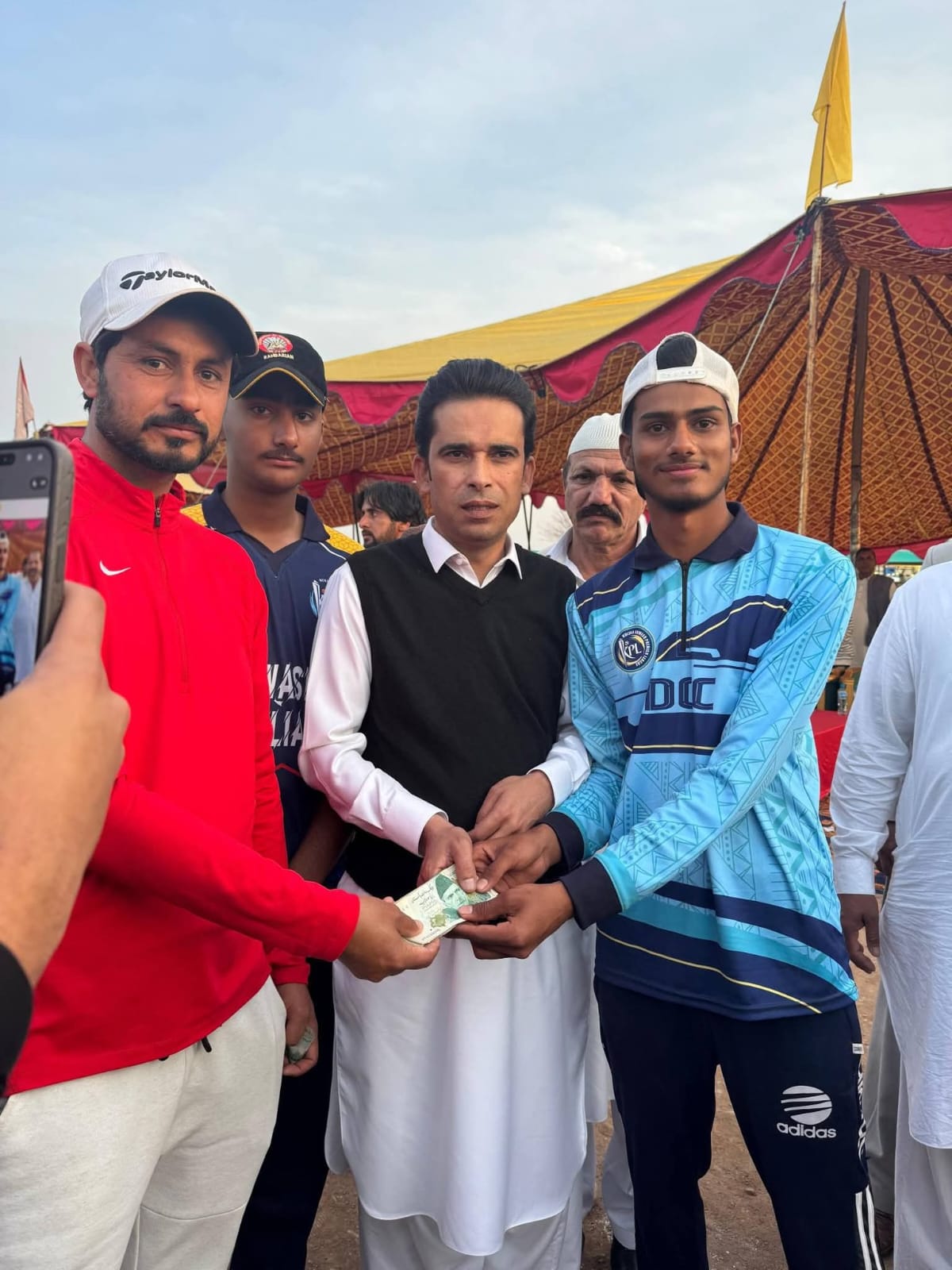 چونترہ کے ینگ اسٹار صائم کٹر بیسٹ باؤلر آف دی ٹورنامنٹ،فائنل کے ہیرو قرار