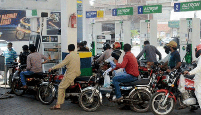 پیٹرول 300روپے فی لیٹر تجویز،عوام کیلئے بڑی خوشخبری آگئی