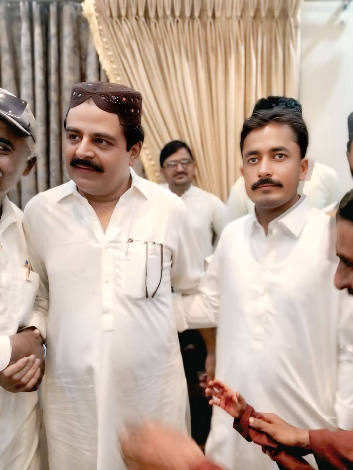 ٹیوشن سینٹر میں زیرِ تعلیم ایک کمسن بچی کے ساتھ مبینہ بدفعلی کے واقعے کا سندھ کے وزیرِ تعلیم سید سردار علی شاہ نے نوٹس لے لیا ہے۔