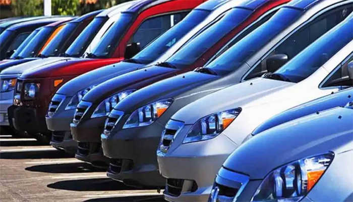گاڑی خریدنے والوں کیلئے خوشخبری،نئی آٹو پالیسی سے قیمتوں میں کمی کا امکان